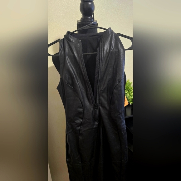 Dress - Picture 8 of 8